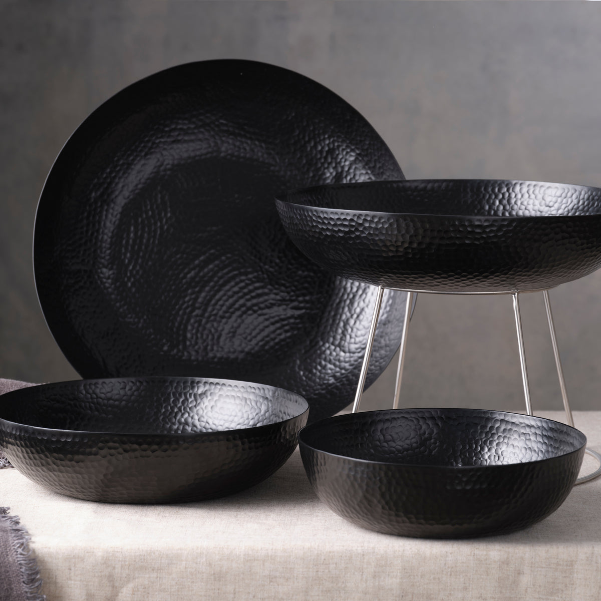 Round Serving / Seafood Bowl Hammered Black 350x80mm / 5.0L