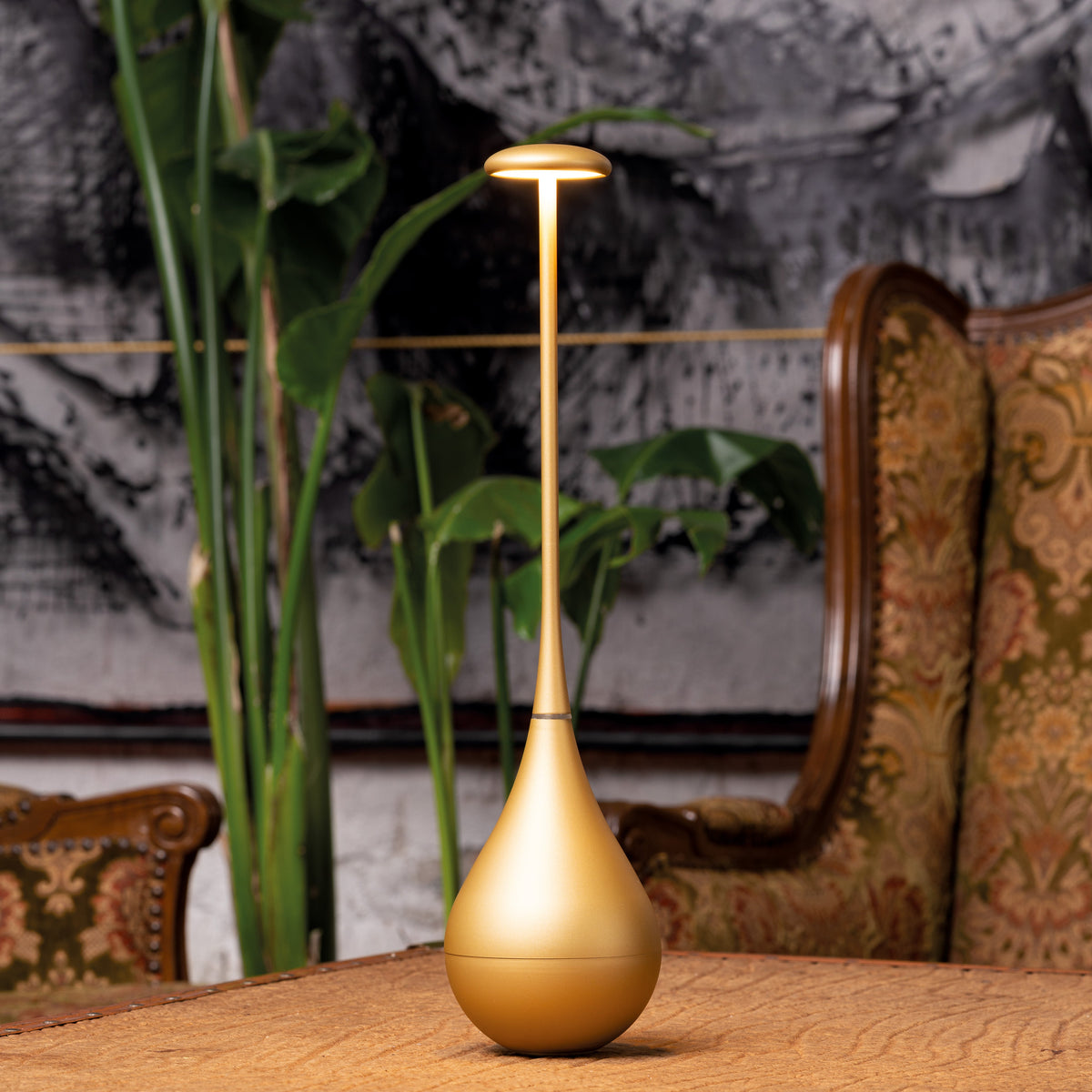 Dondolina Matt Gold LED Table Lamp