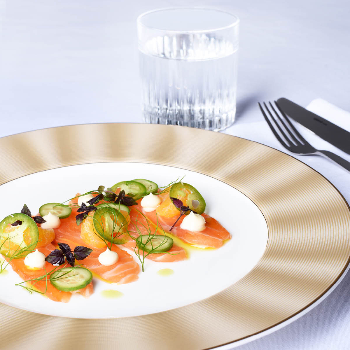 Silk Champagne Round Plate Wide Rim 153mm