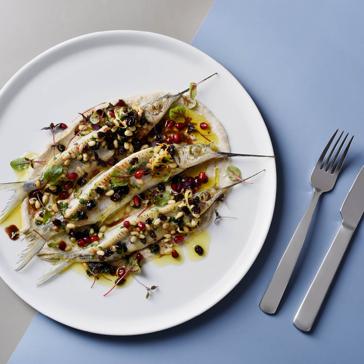 White Album Round Presentation Plate 265mm