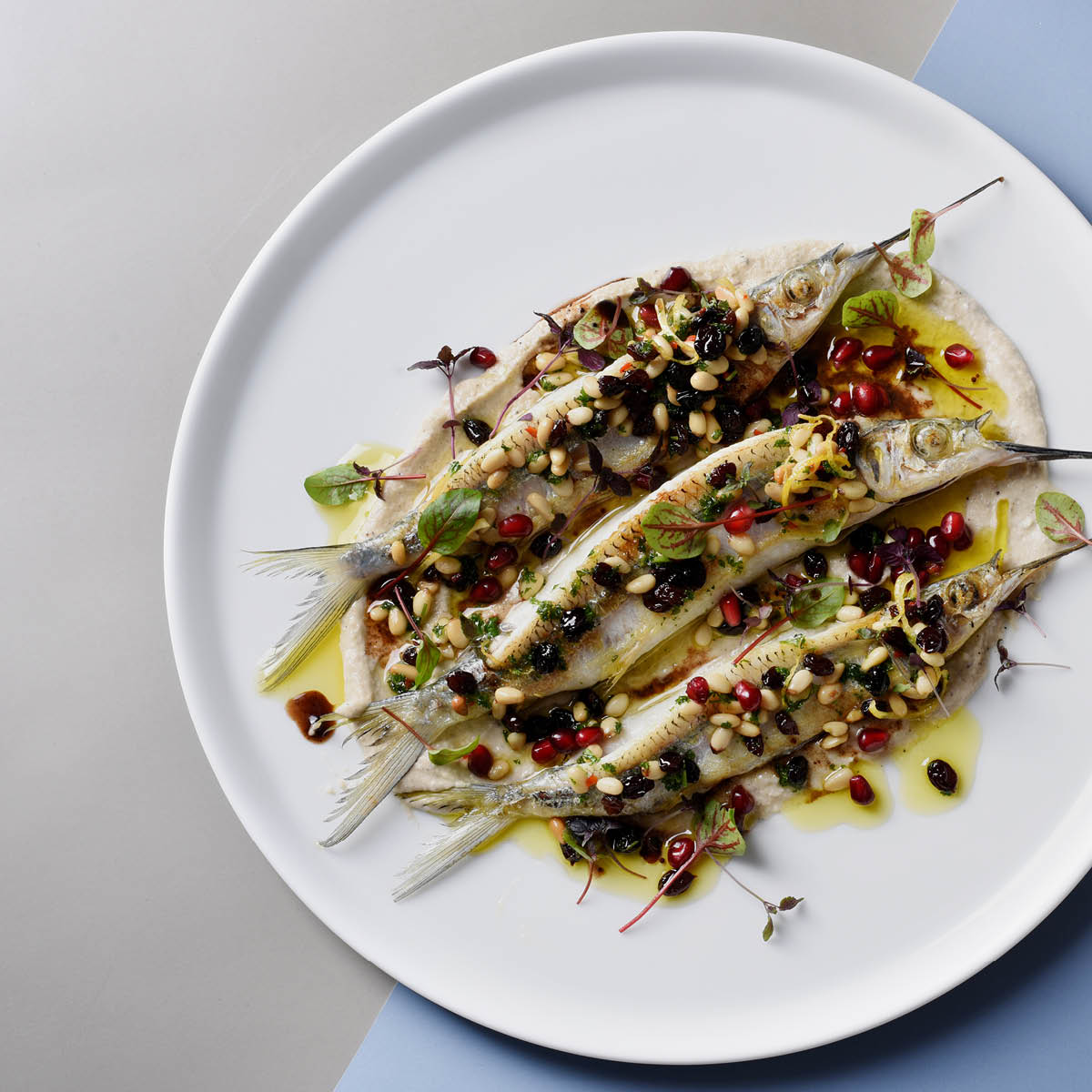 White Album Round Presentation Plate 103mm