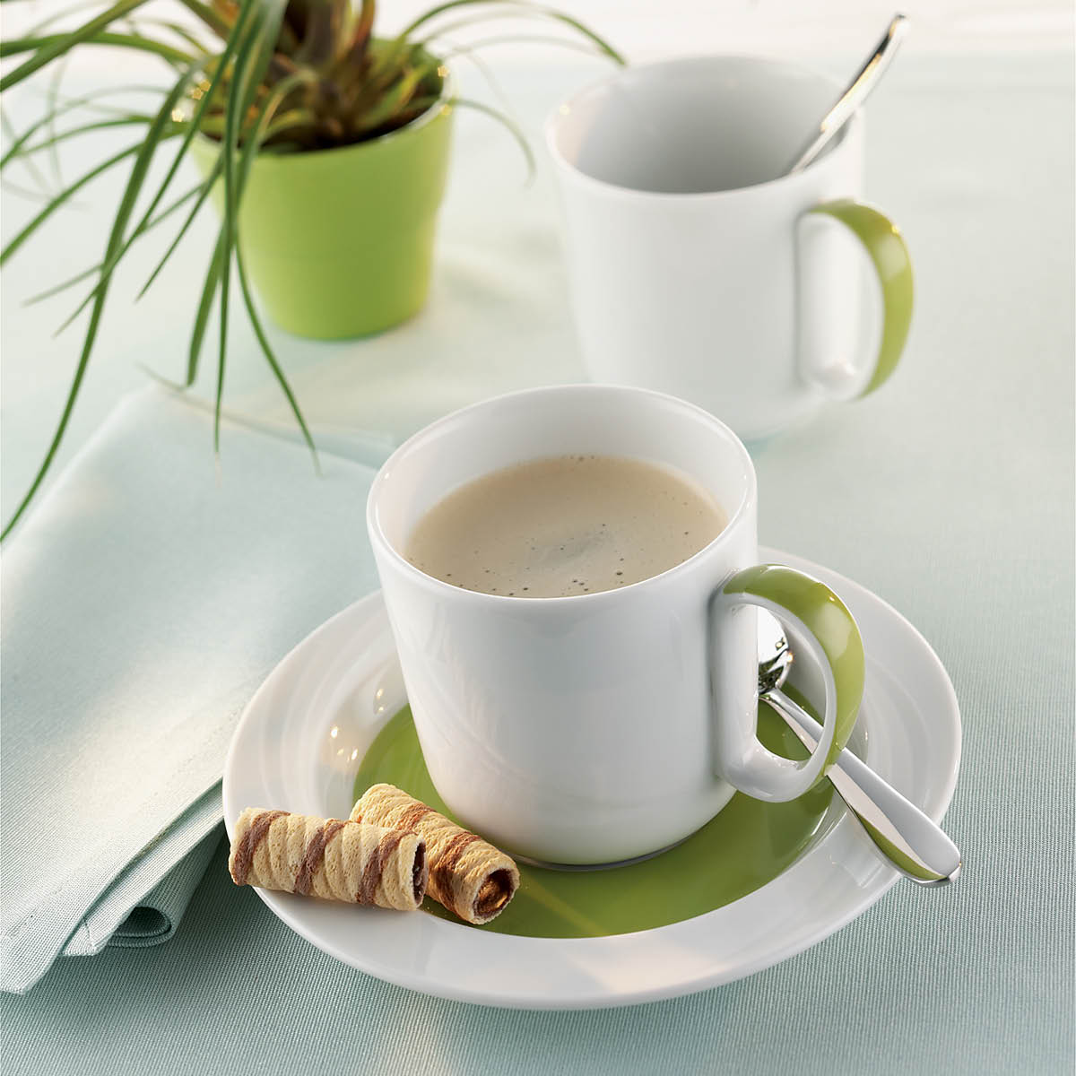 Donna Senior Decor Round Comfort Coupe Plate with Light Green Wide Band 230mm