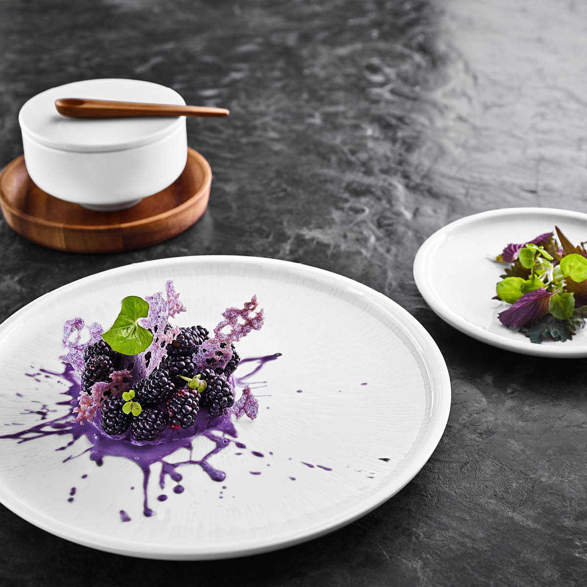 Shiro Round Deep Coupe Plate Relief Design 280mm