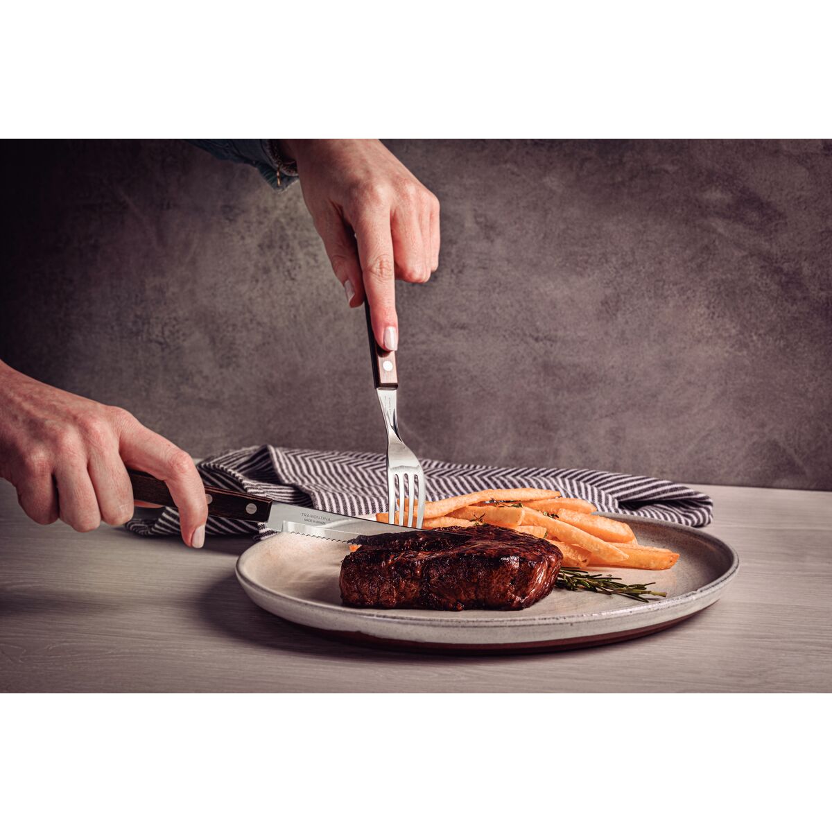 Churrasco Steak Knife Serrated Narrow Blade with Polywood Handle Brown 127mm