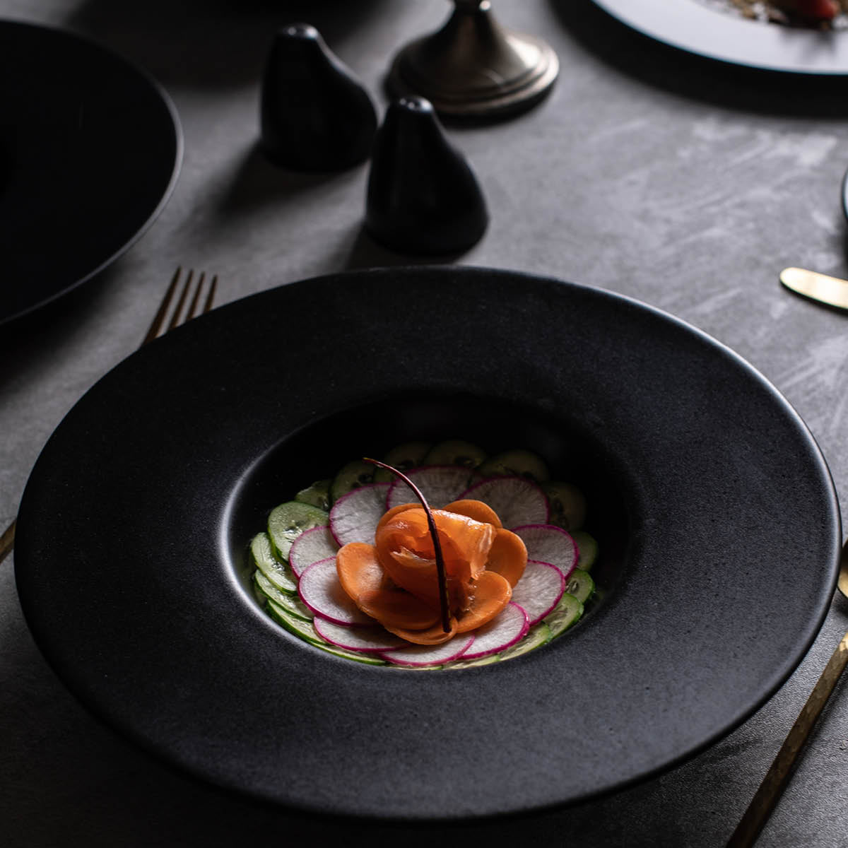 130732 Bonna Notte Black Round Plate Wide Rim 320x32mm Tomkin Australia Hospitality Supplies
