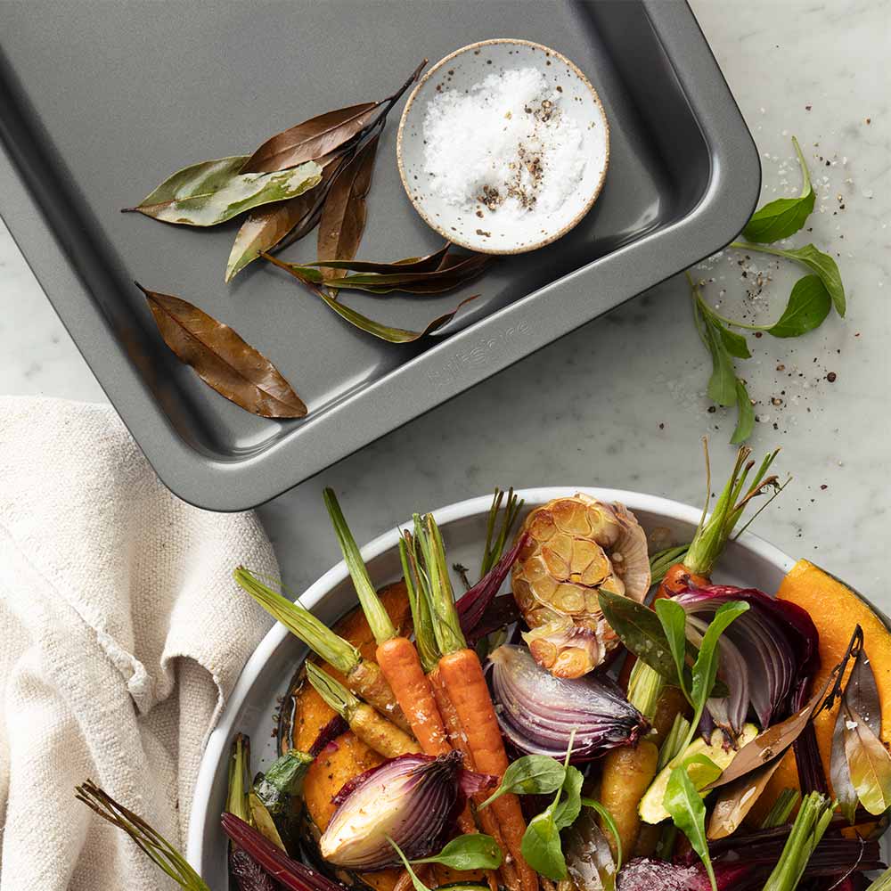 Easybake Oblong Pan 335x230mm